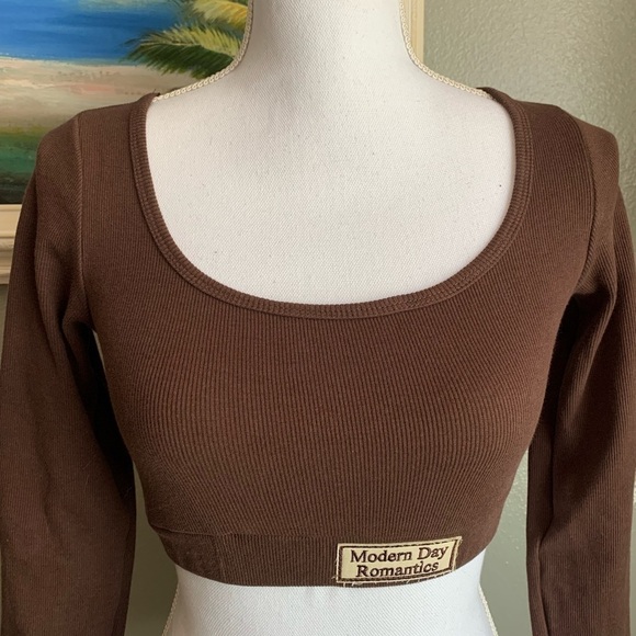 MOTEL ESMERA TOP DEEP MAHOGANY MODERN DAY LONG SLEEVE CROP TOP SIZE M - Picture 4 of 16